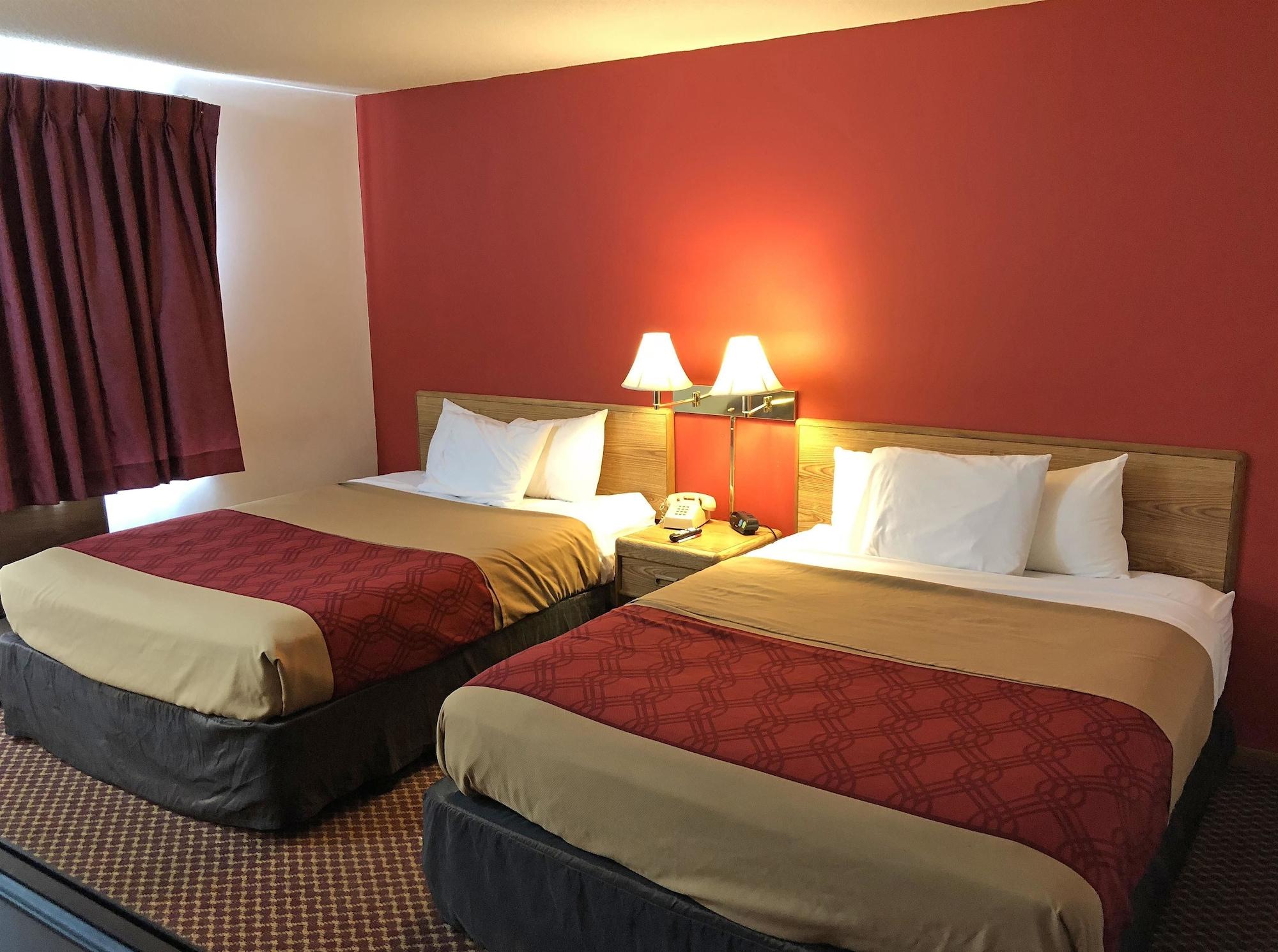 Travelodge By Wyndham Escanaba Exterior photo