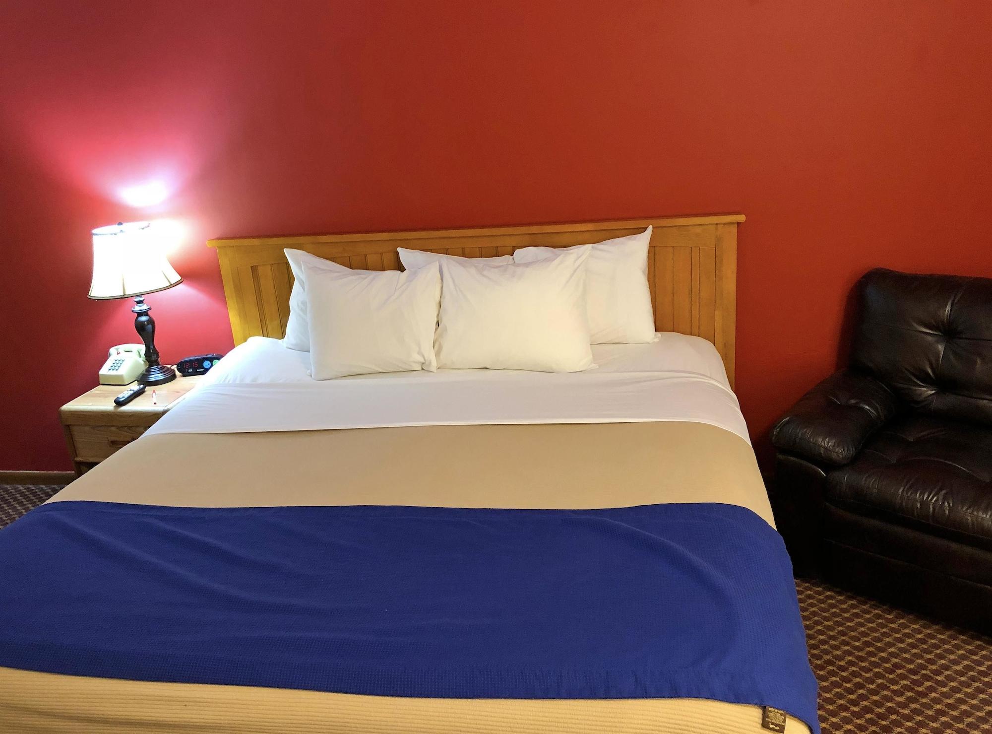 Travelodge By Wyndham Escanaba Exterior photo
