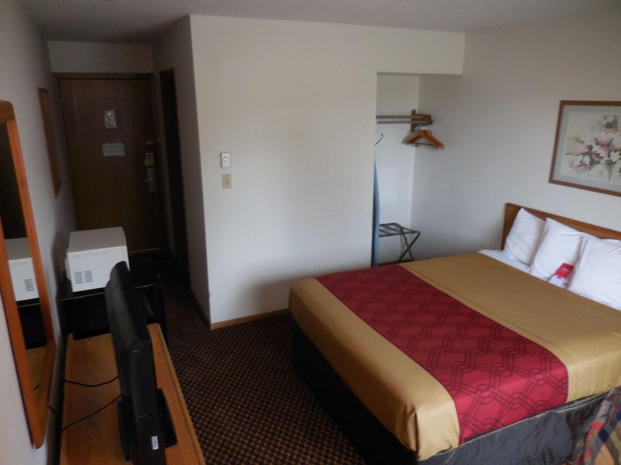 Travelodge By Wyndham Escanaba Exterior photo