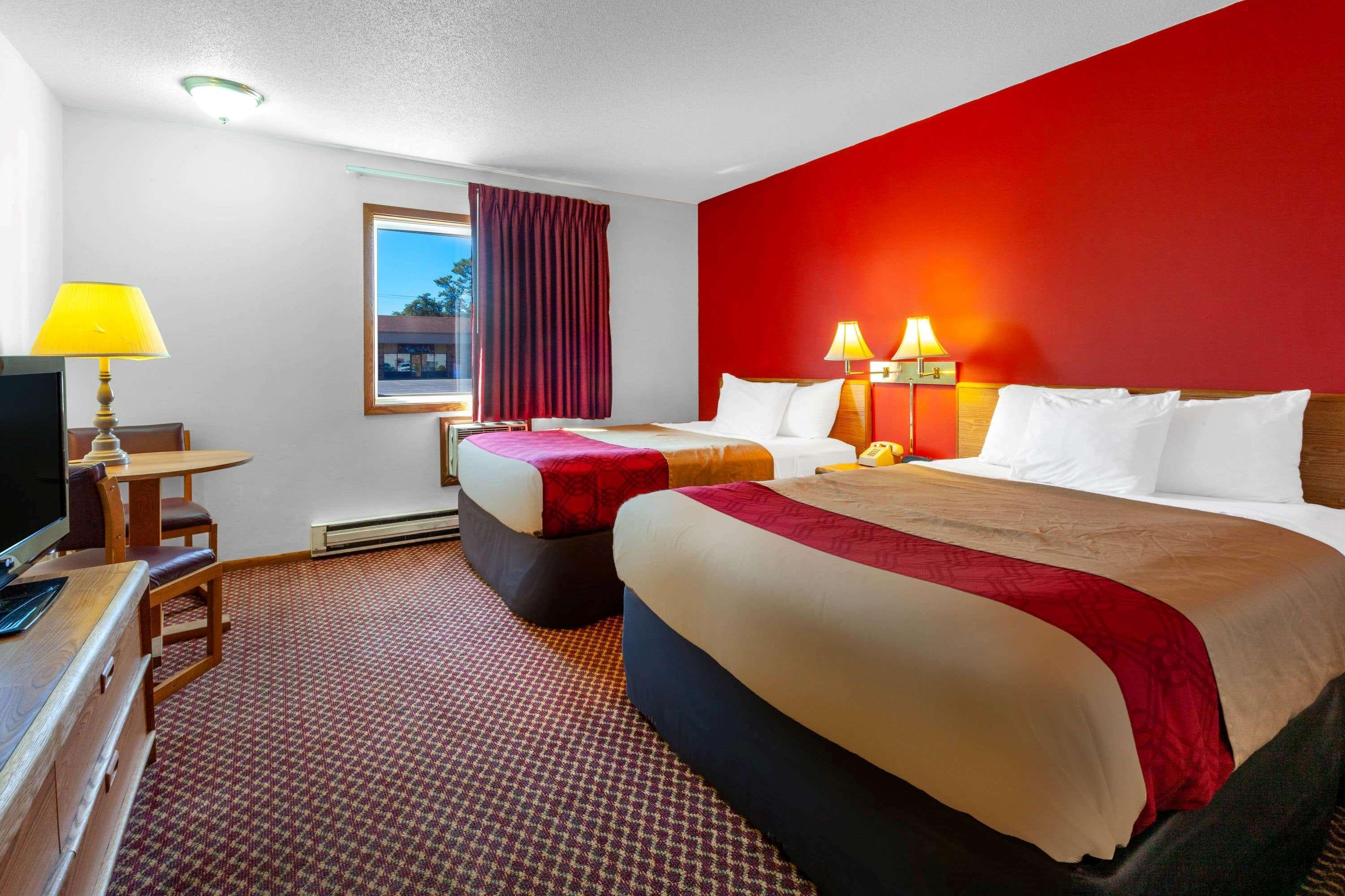 Travelodge By Wyndham Escanaba Exterior photo