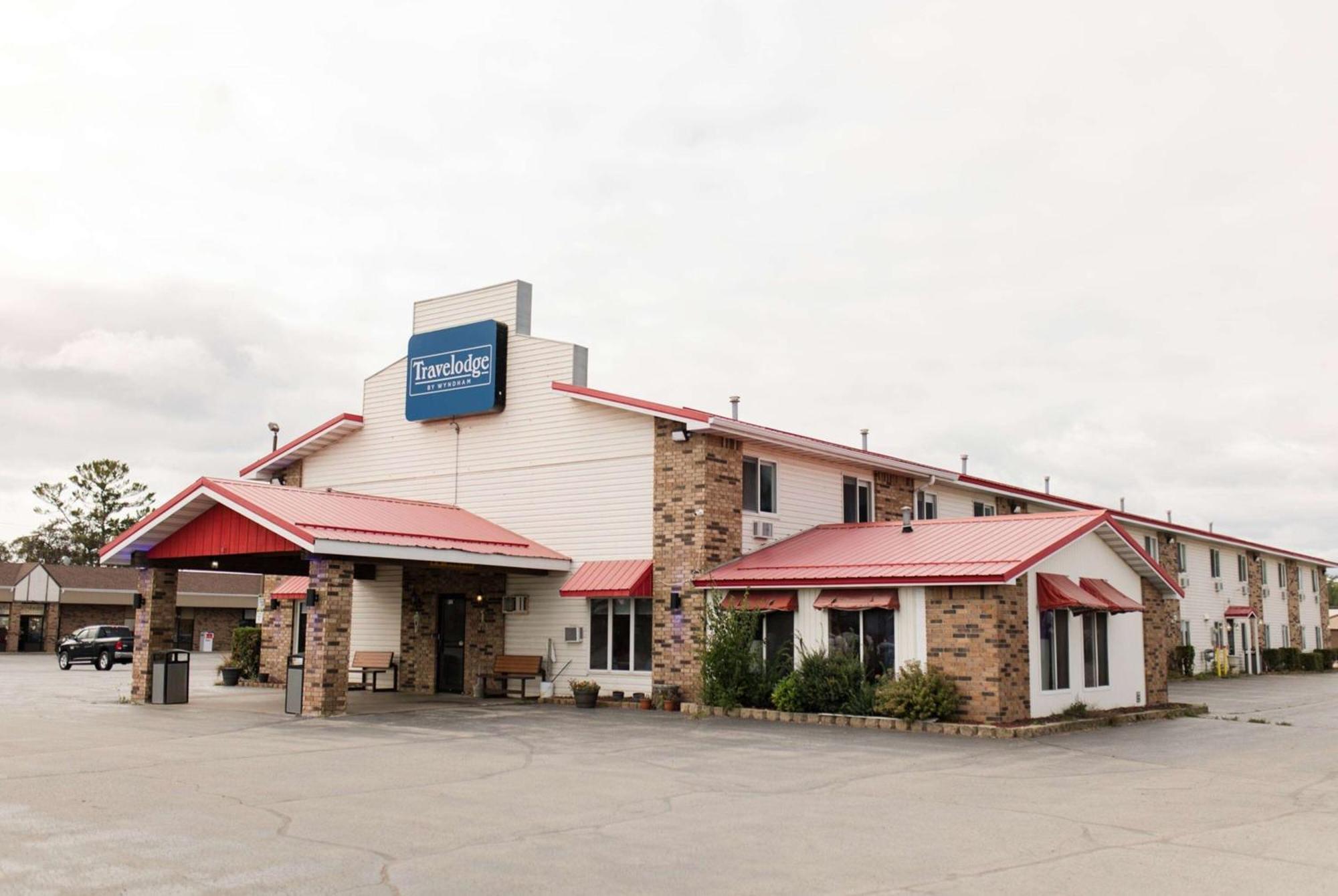 Travelodge By Wyndham Escanaba Exterior photo