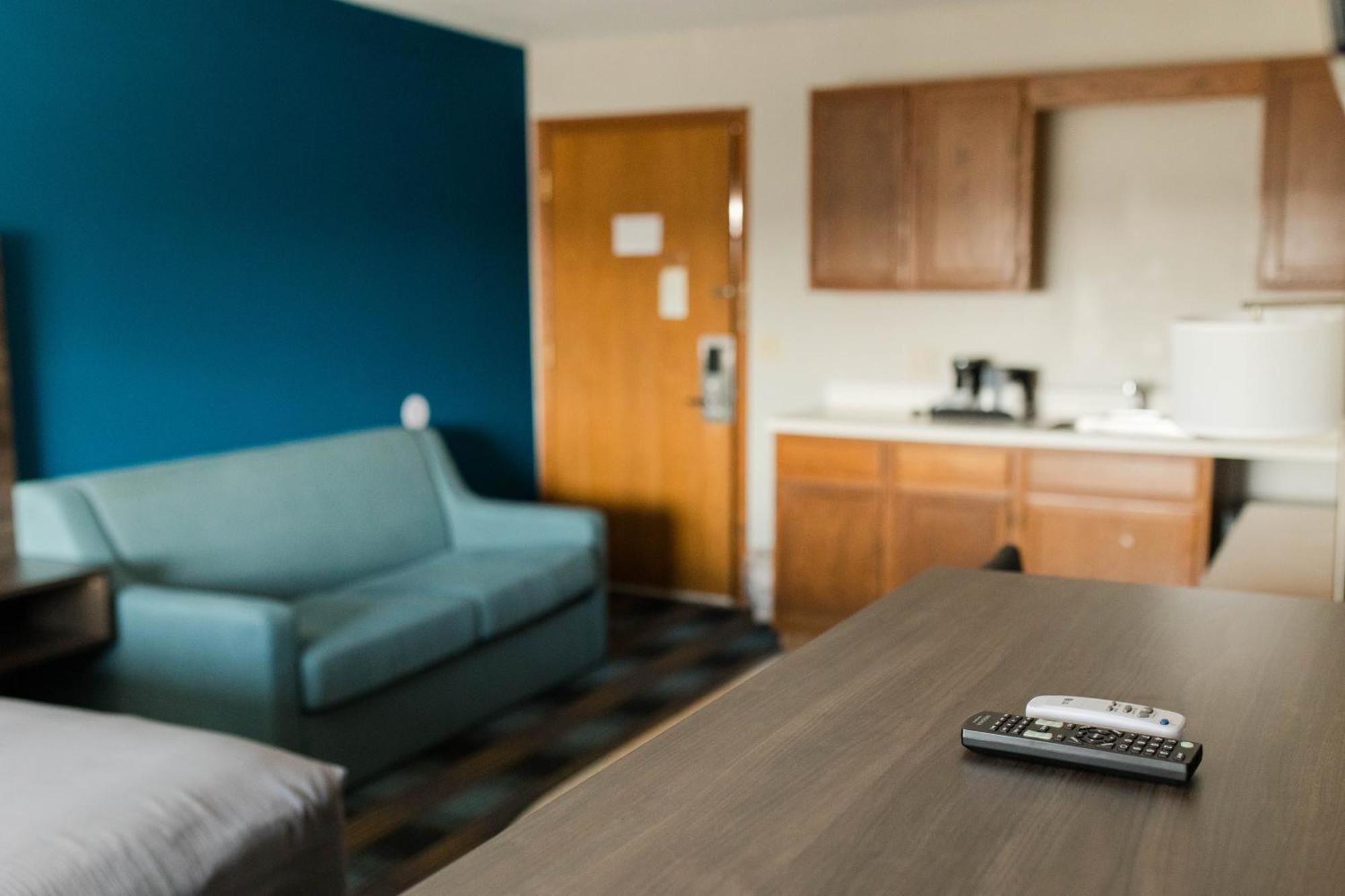 Travelodge By Wyndham Escanaba Exterior photo