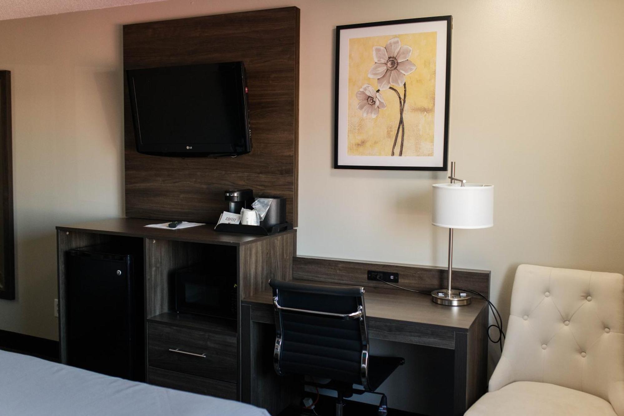 Travelodge By Wyndham Escanaba Exterior photo