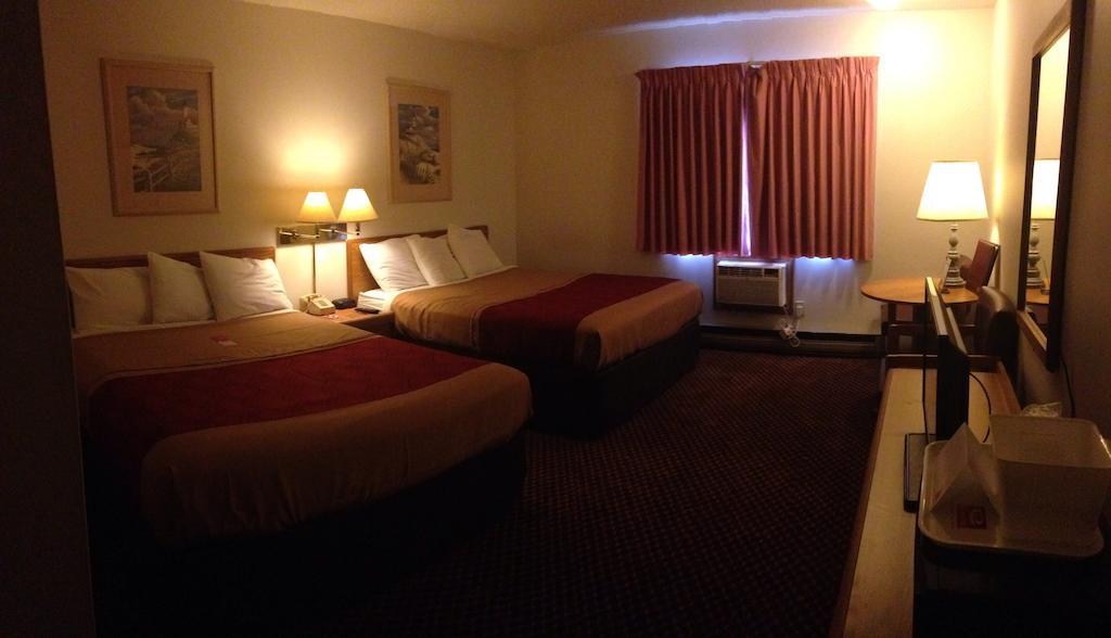 Travelodge By Wyndham Escanaba Exterior photo