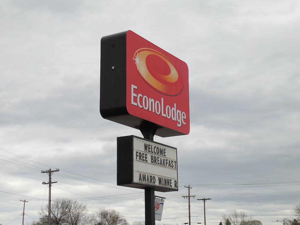 Travelodge By Wyndham Escanaba Exterior photo