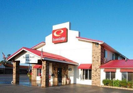 Travelodge By Wyndham Escanaba Exterior photo